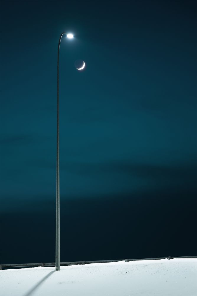 Ночь, улица, фонарь.