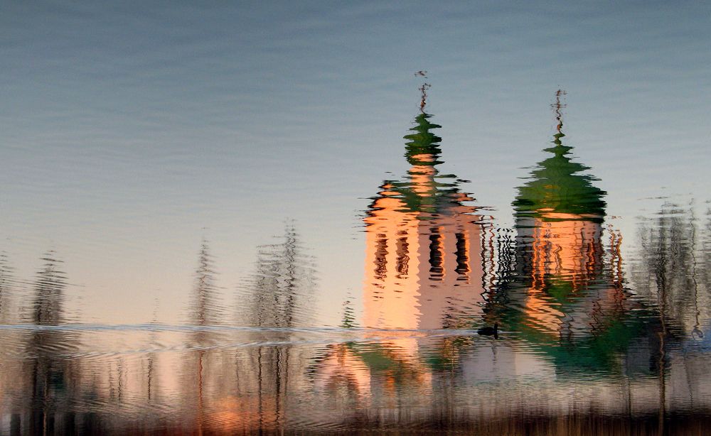 Призрачно всё....