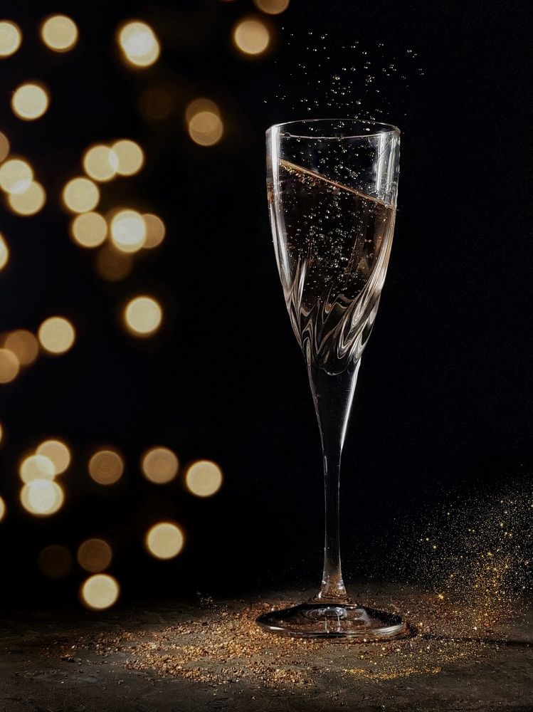 Бокал игристого