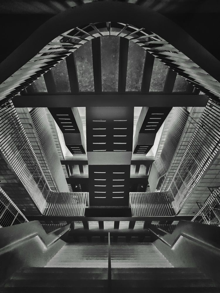 Symmetrical stairway to the infinity!