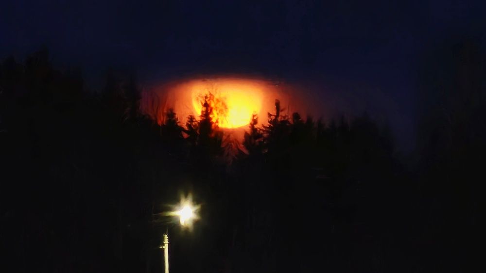 Луна и деревенский фонарь