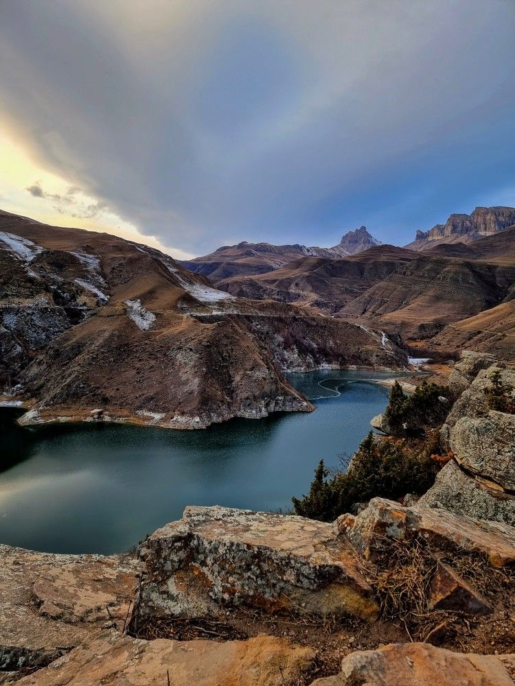 Ледяное зеркало озера Гижгит