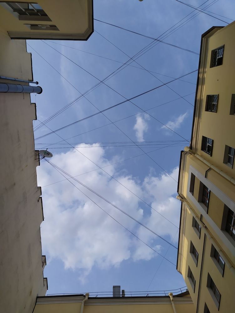 Вид из "колодца"