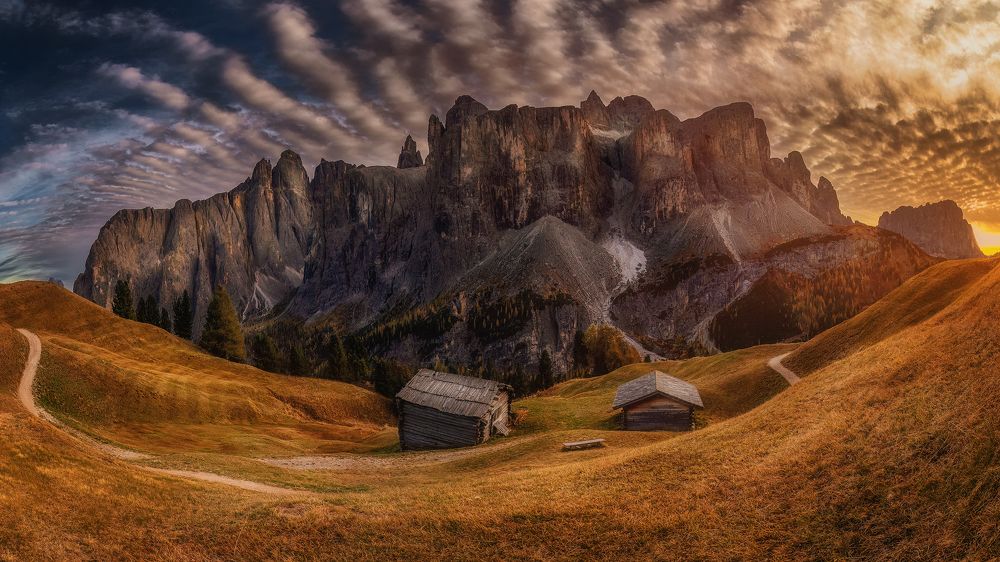 Passo Gardena before sunset