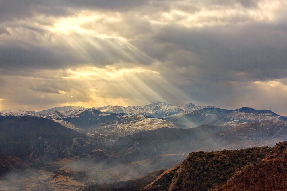 Сквозь облака.