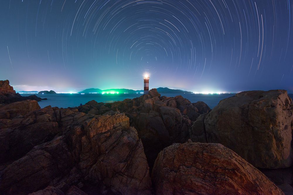 Star trail ở hải đăng Gành Đèn, Việt Nam