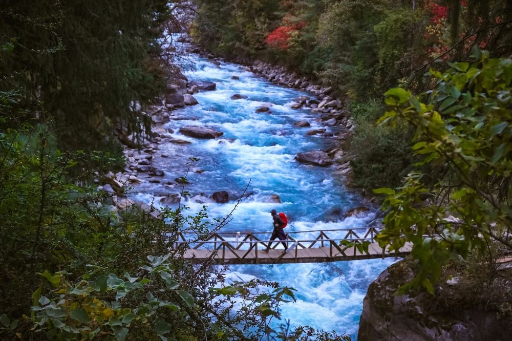 Trekking to phoksundo lake