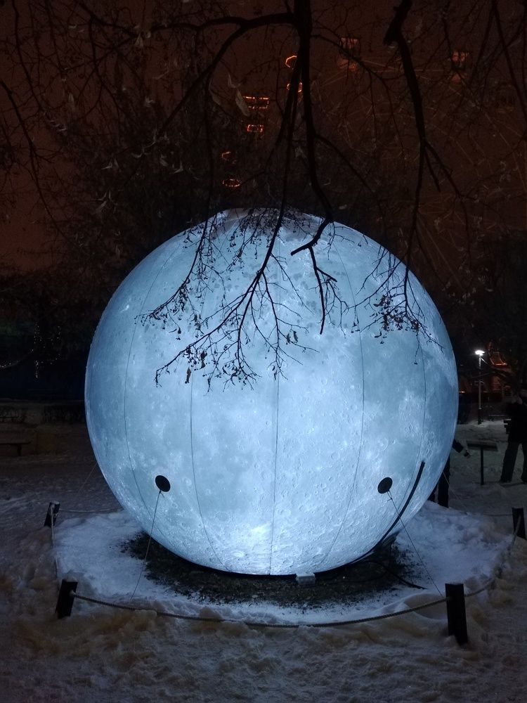 Луна на Земле...