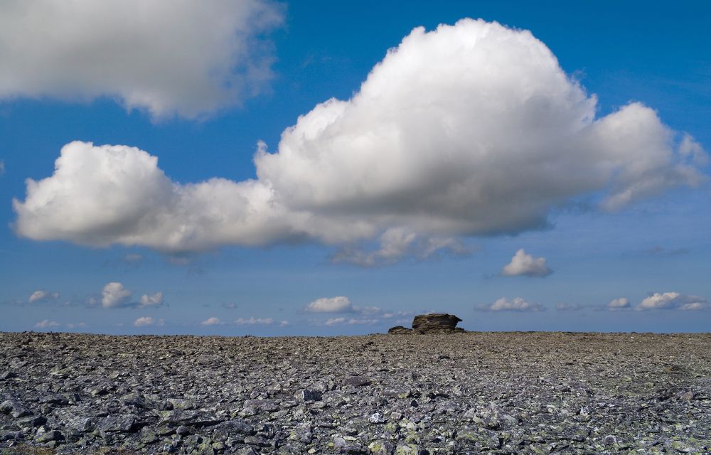 Облако и камень