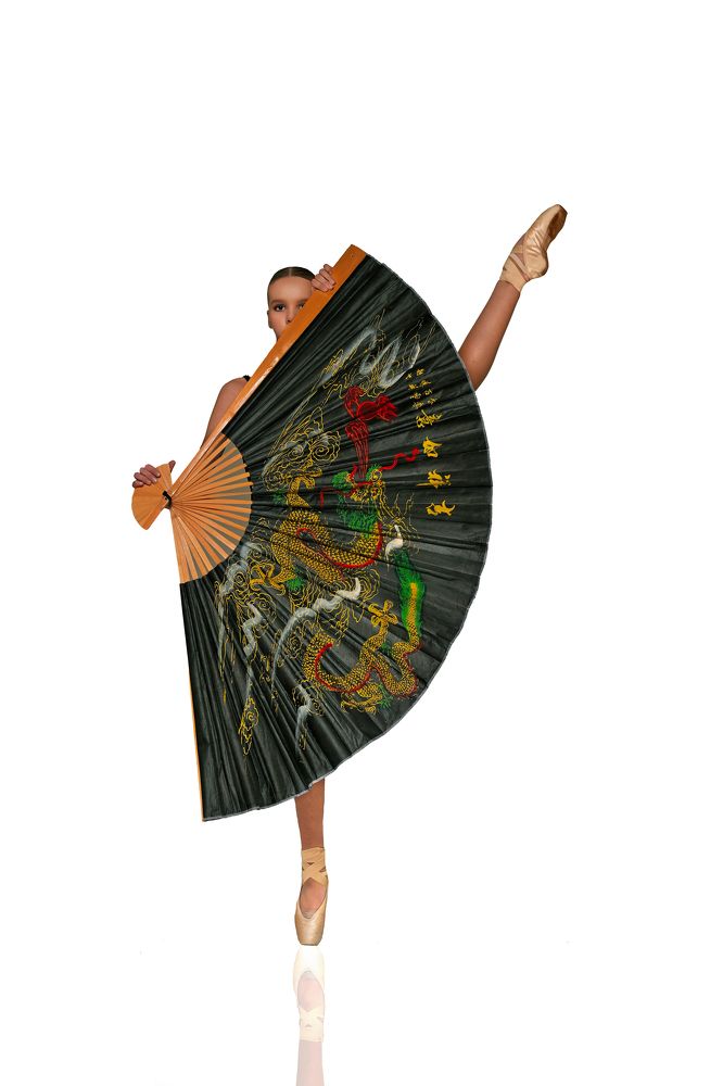 Девушка с веером