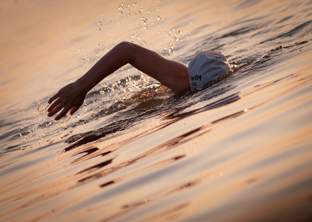 Плавание на закате