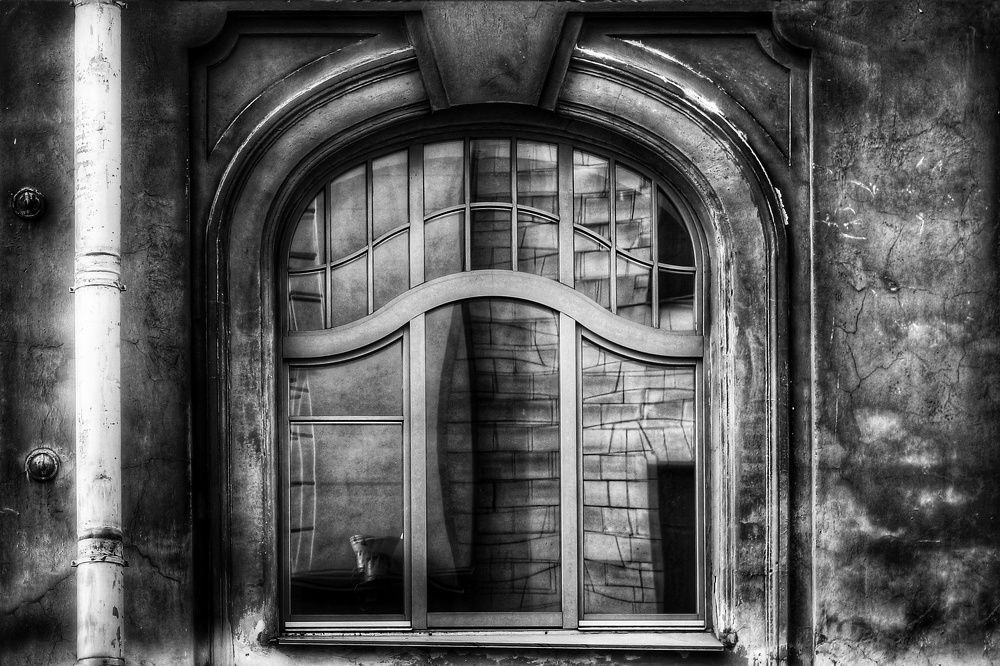 Окна смотрят на нас