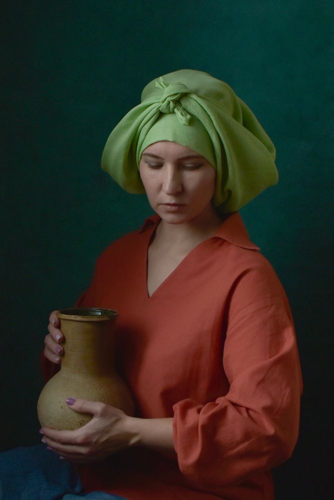 девушка с кувшином
