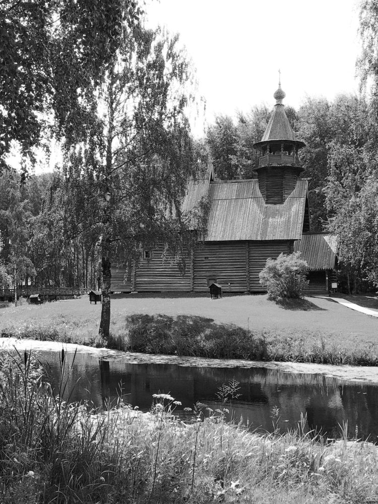 Старая церквушка.