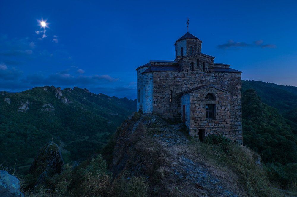 Шоанинский храм ночью