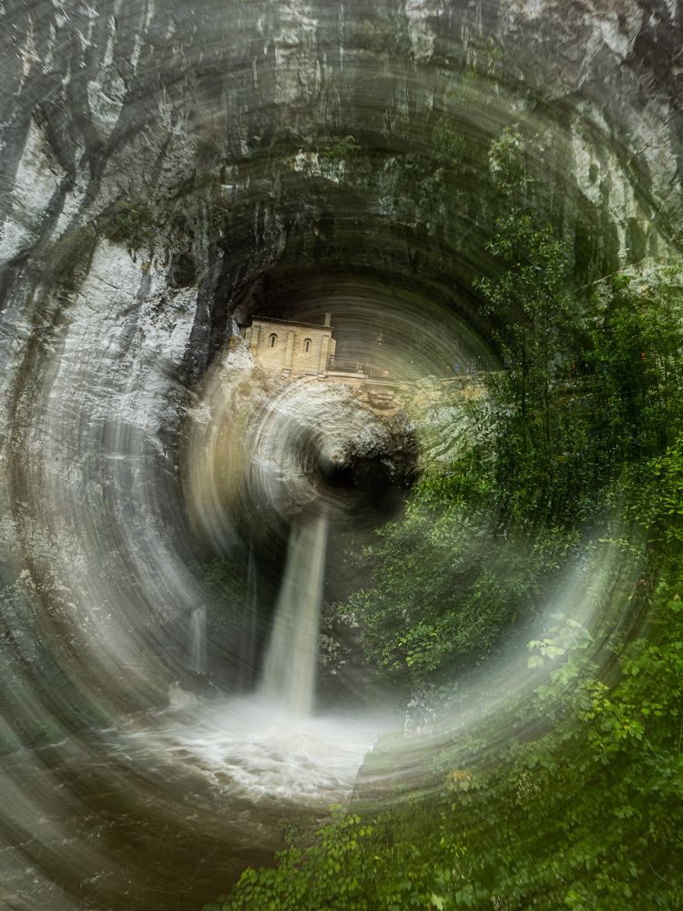 Photograph by Ástor Suárez