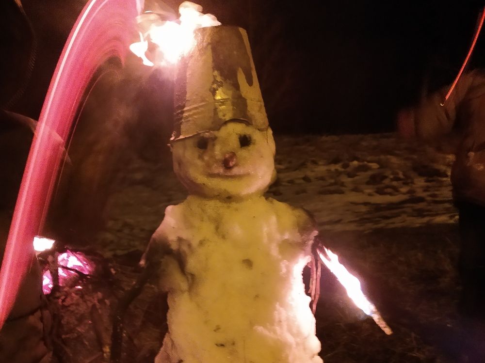 Огненный снеговик