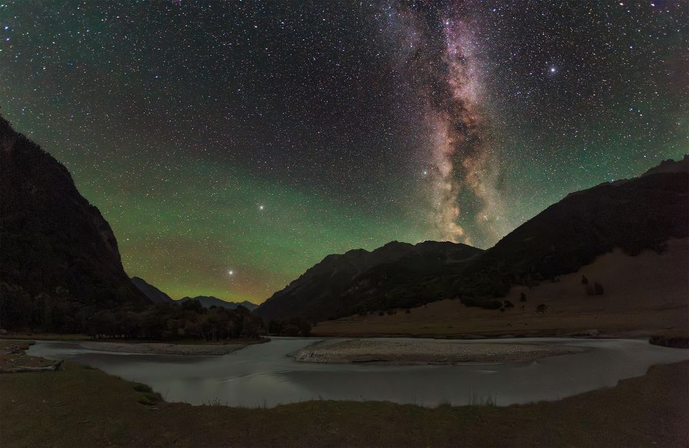 Неистовое собственное сияние атмосферы