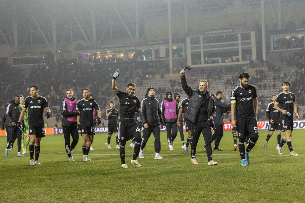 The joy of the football team's victory in the UEFA Europa League match