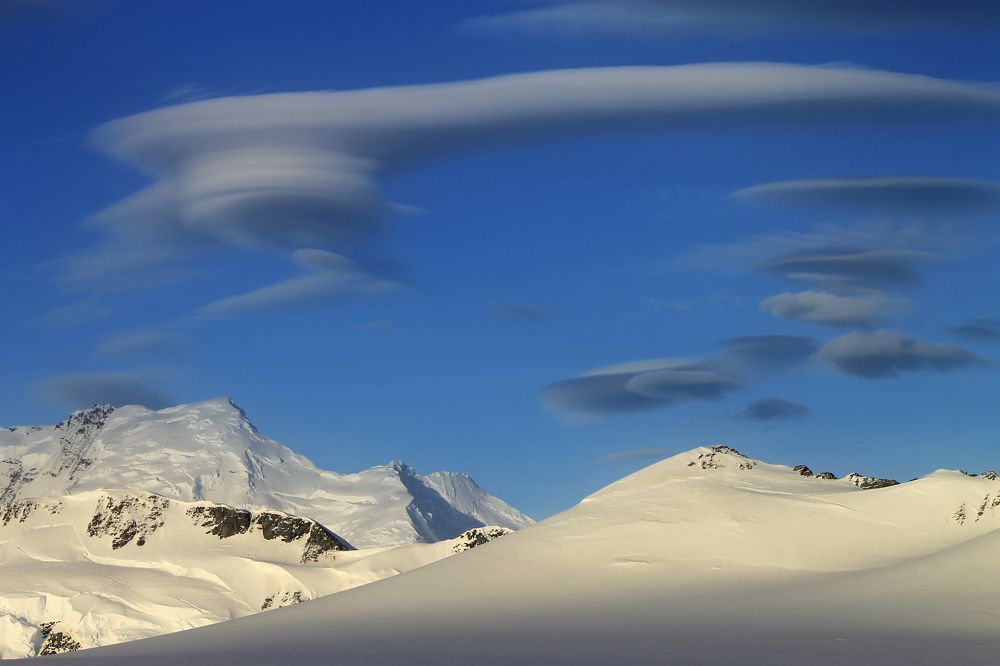 Лентикулярные облака