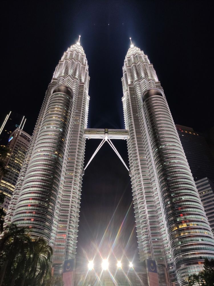 Bonding of petronas twin tower