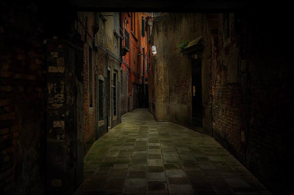 Белая маска...