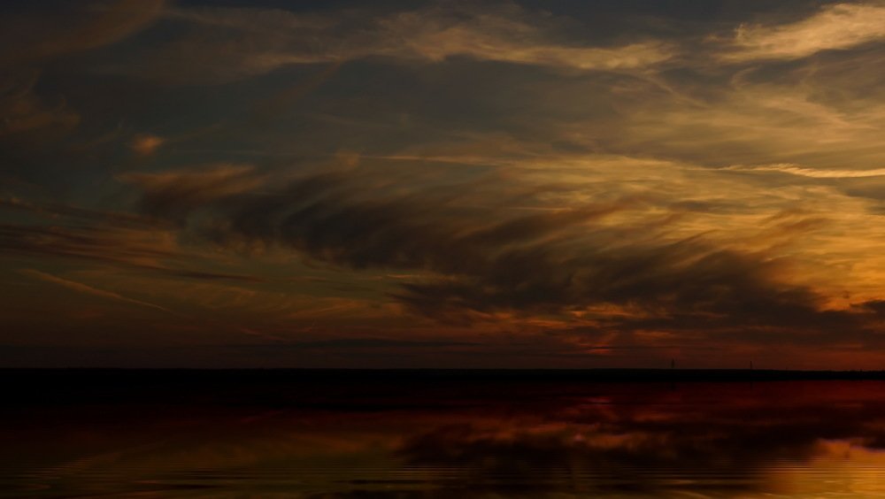 Горел закат