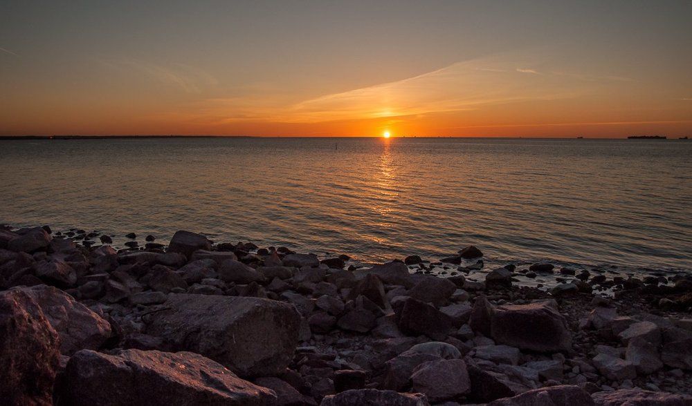 Закат на камнях