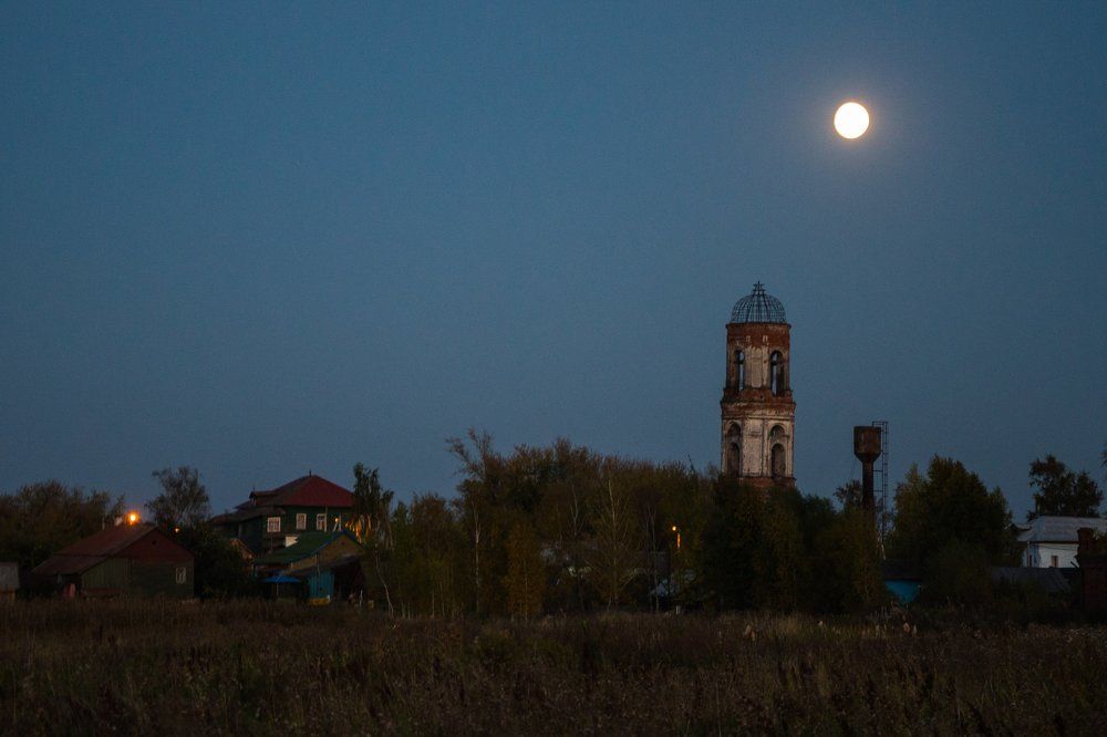 уж полночь близится...