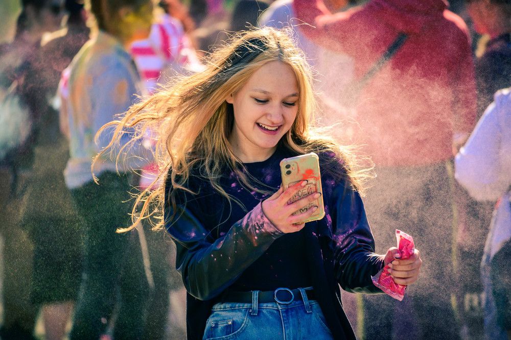 Девушка с фестиваля красок