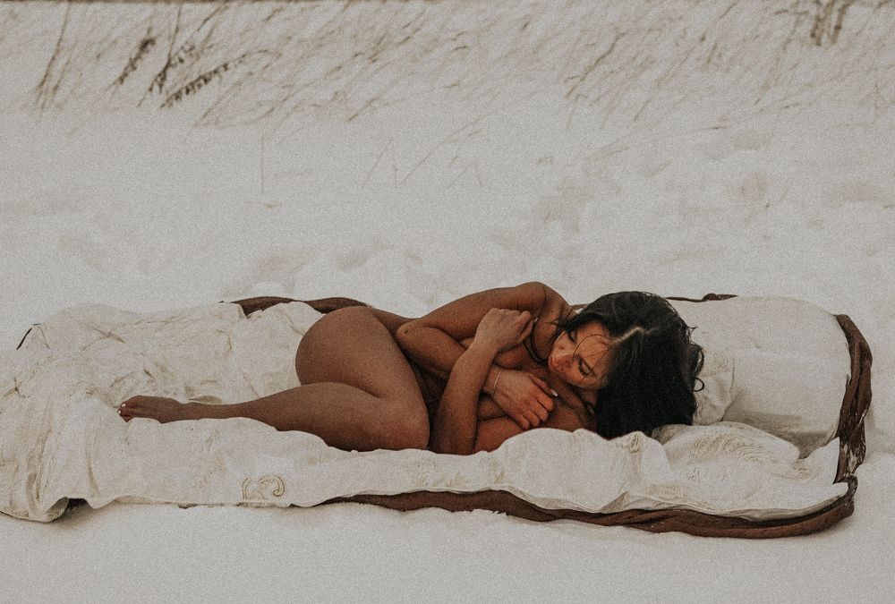 Девушка на снегу