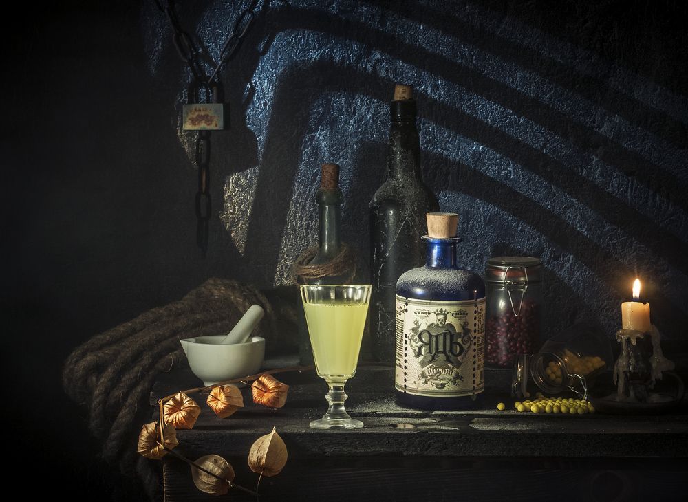 А может выпьем яду?