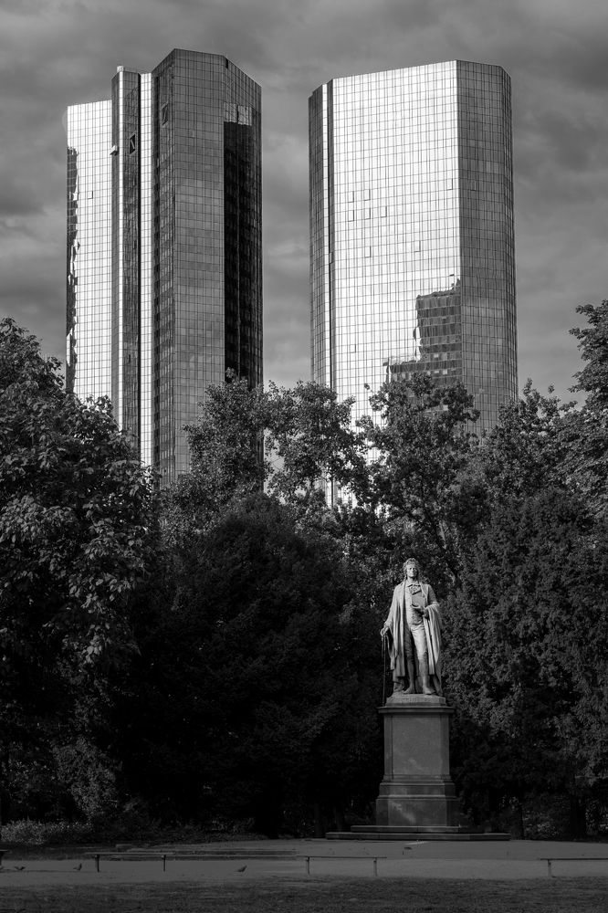Frankfurt am Main. Schiller.... and skyscrapers