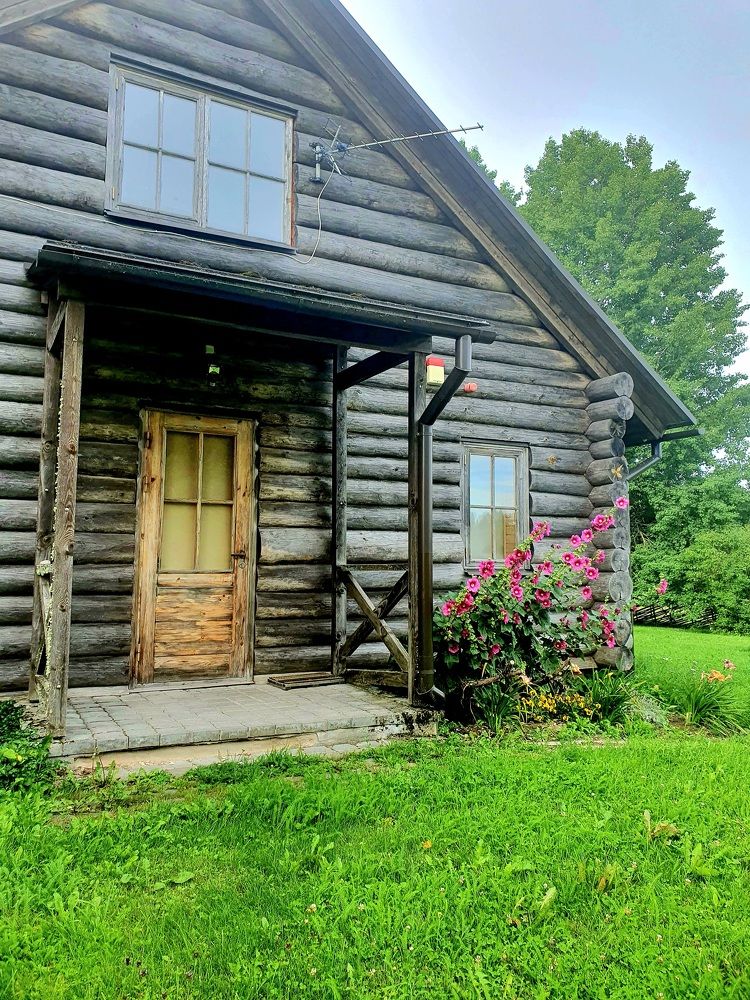 Little house in the middle of nowhere