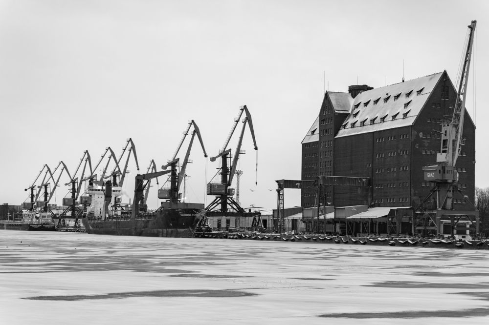 Морской порт спит