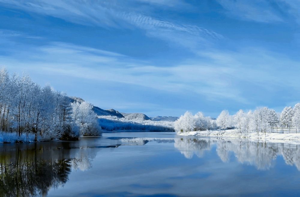 На озеро пришла Зима!