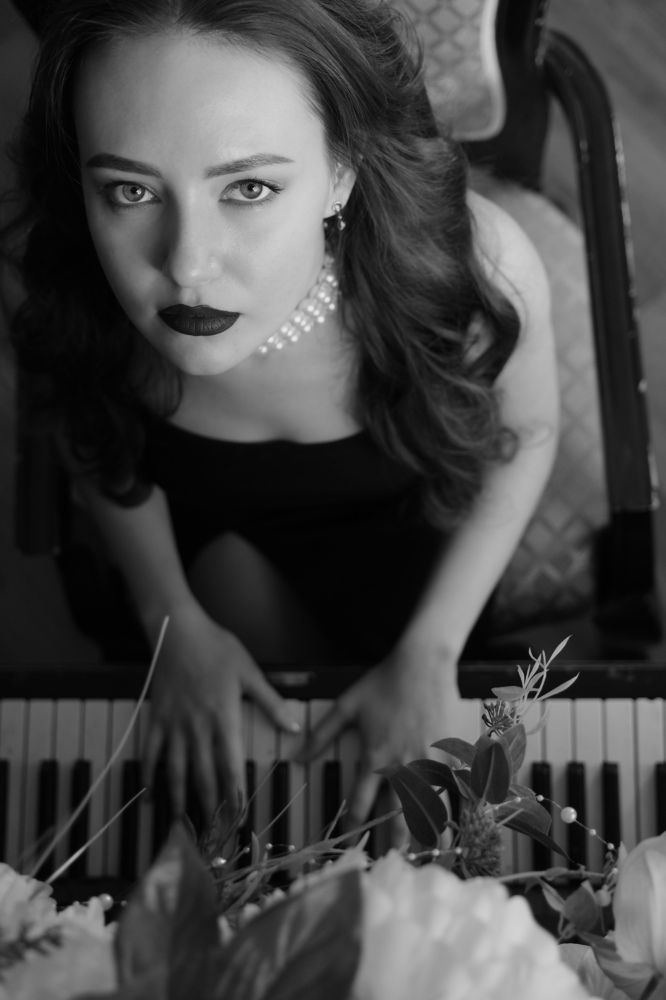 Piano girl