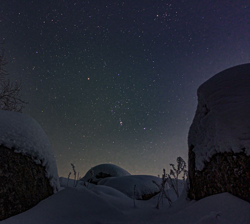 Меж валунов