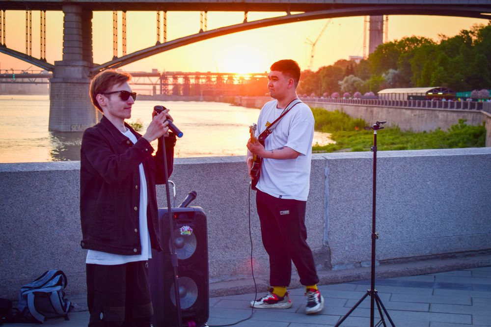 Sunshine music under the bridge