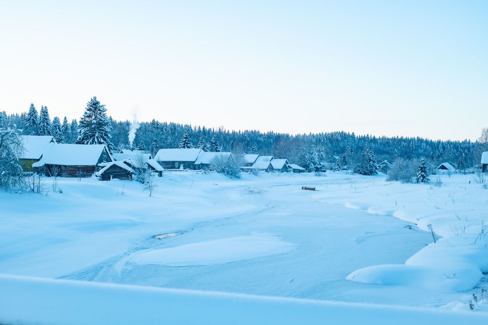 Уж день на исходе. // The day is almost over.