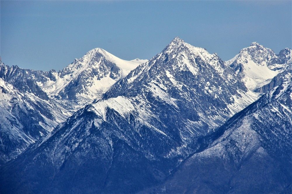 Вид на Тункинские гольцы