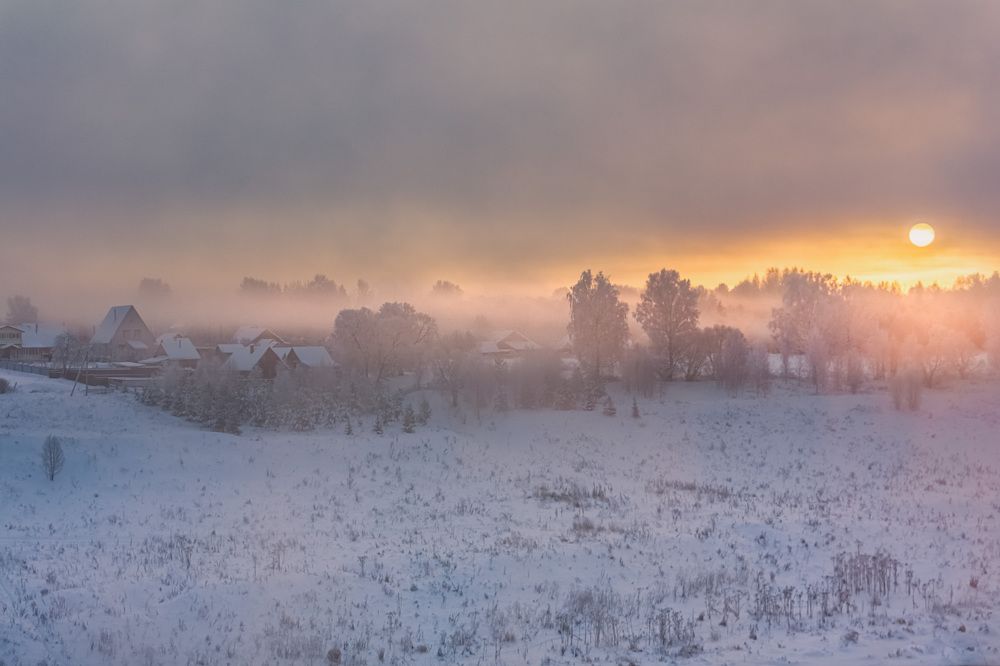 Зимний рассвет в деревне