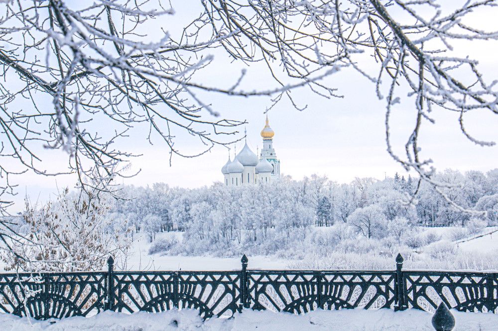 A city in the arms of winter