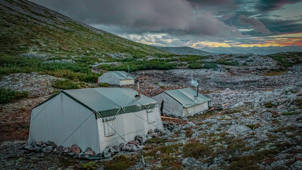 Палатки в хребтах