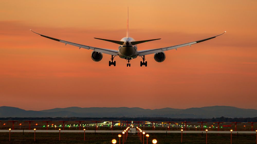 AIRCINA LANDING IN FIUMICINO