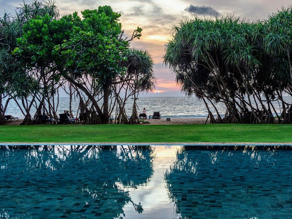 бассейн и пляж работают до захода солнца.