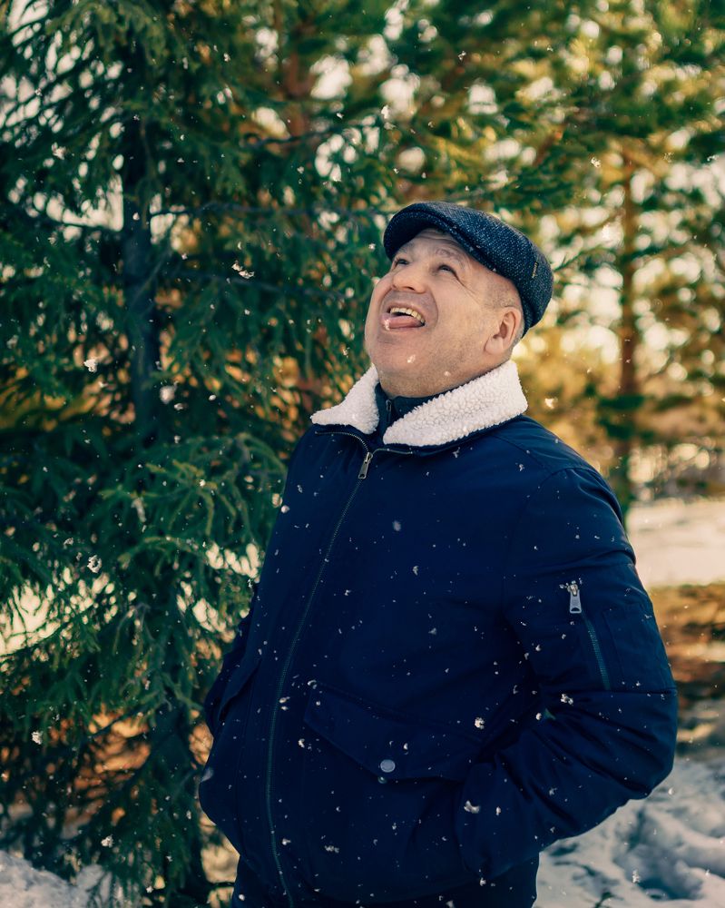 А снег идёт, а снег идёт...