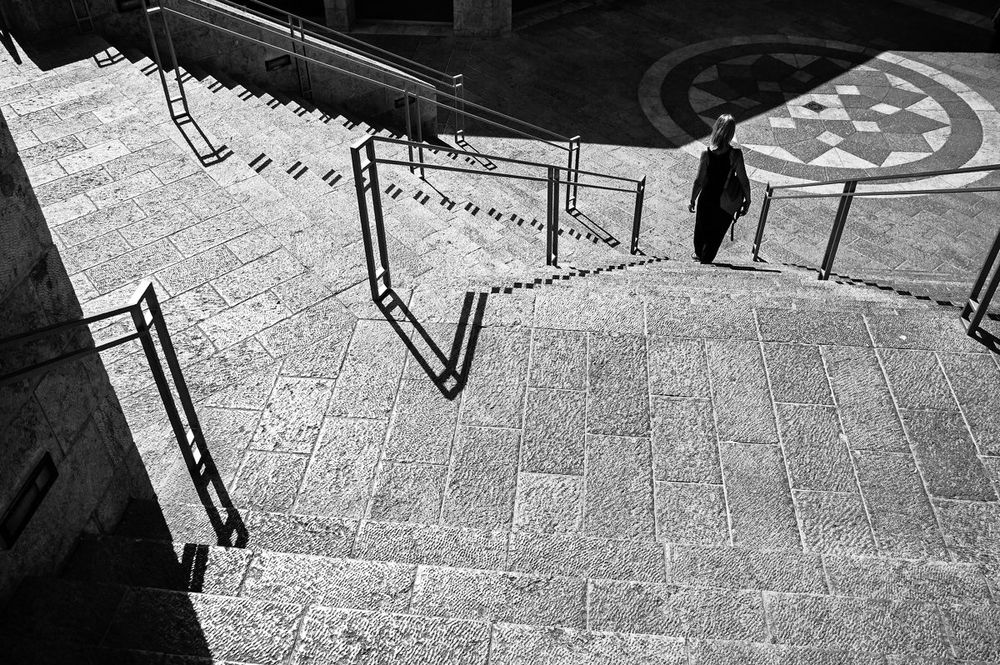 По тёплым ступеням