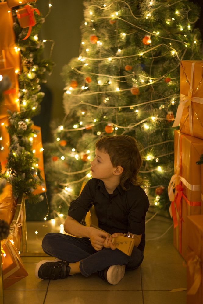 Под елкой с балалайкой