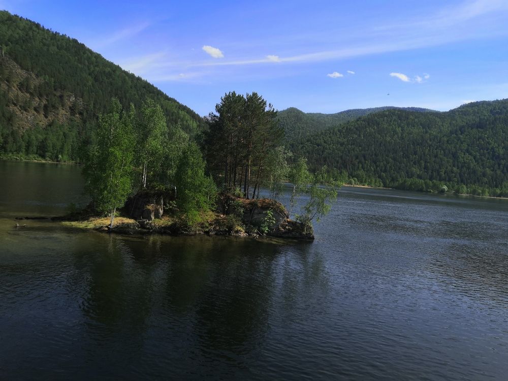 Одинокий остров